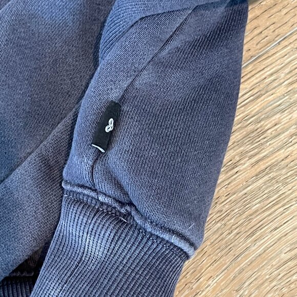 Aritzia TNA Cropped Sweatshirt - Size Medium - Picture 3 of 4